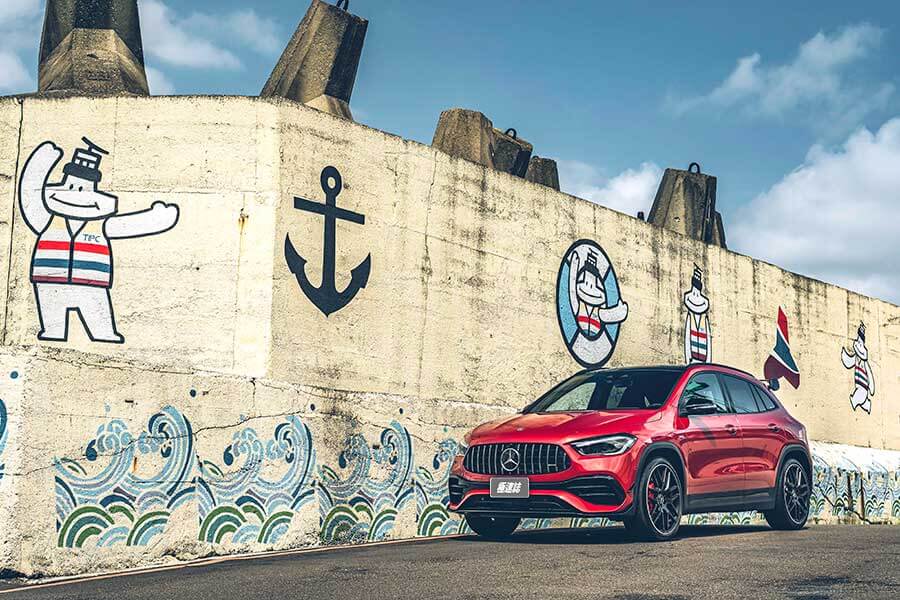 在生物學的角度來說,變態指的是成長過程中一種巨大並導致結果完全不同的變化。