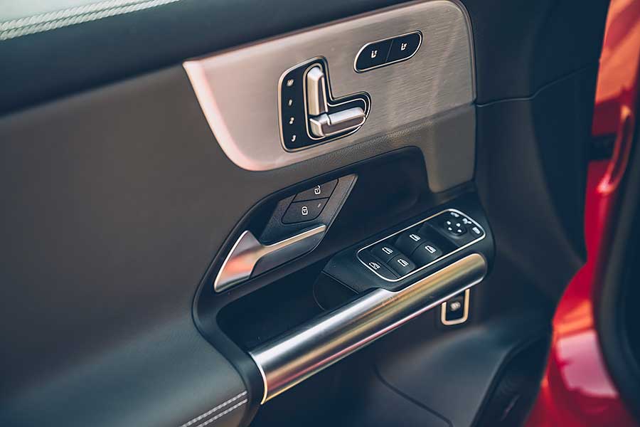 gla45s-27 在生物學的角度來說,變態指的是成長過程中一種巨大並導致結果完全不同的變化。