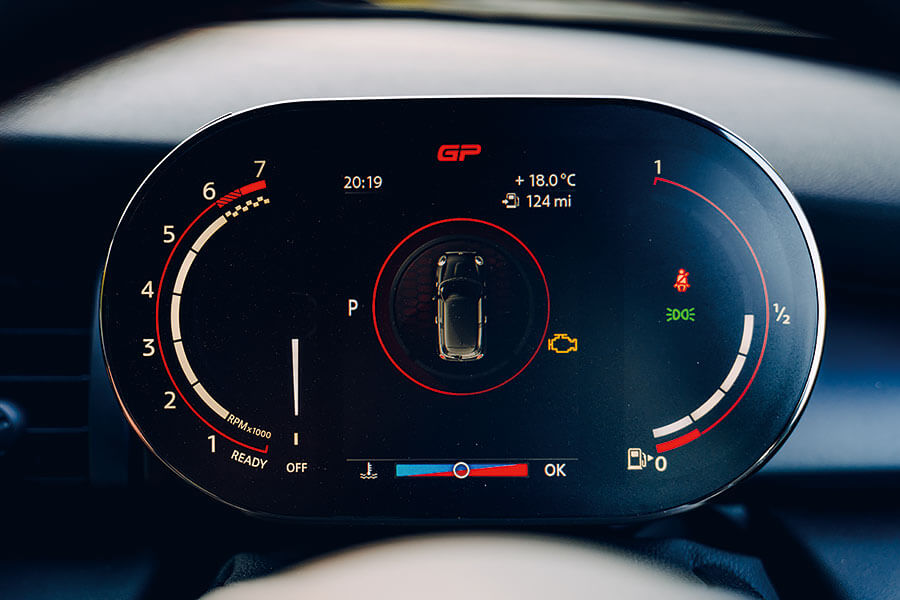 我輩已經確定這是十分認真的升級套裝,但一本正經的新型Mini GP能夠痛宰一部紫色藍寶嗎?