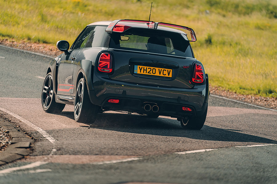 我輩已經確定這是十分認真的升級套裝,但一本正經的新型Mini GP能夠痛宰一部紫色藍寶嗎?