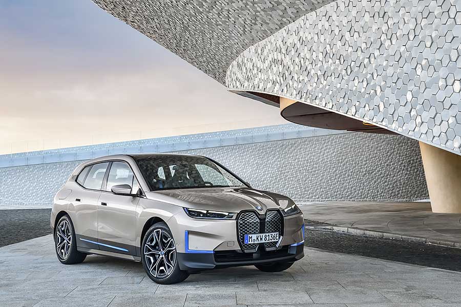 走完量產前的最後一哩路，寶馬的全新未來就從BMW iX展開。