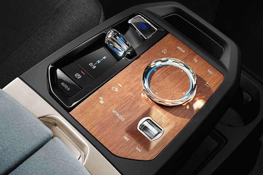 走完量產前的最後一哩路，寶馬的全新未來就從BMW iX展開。