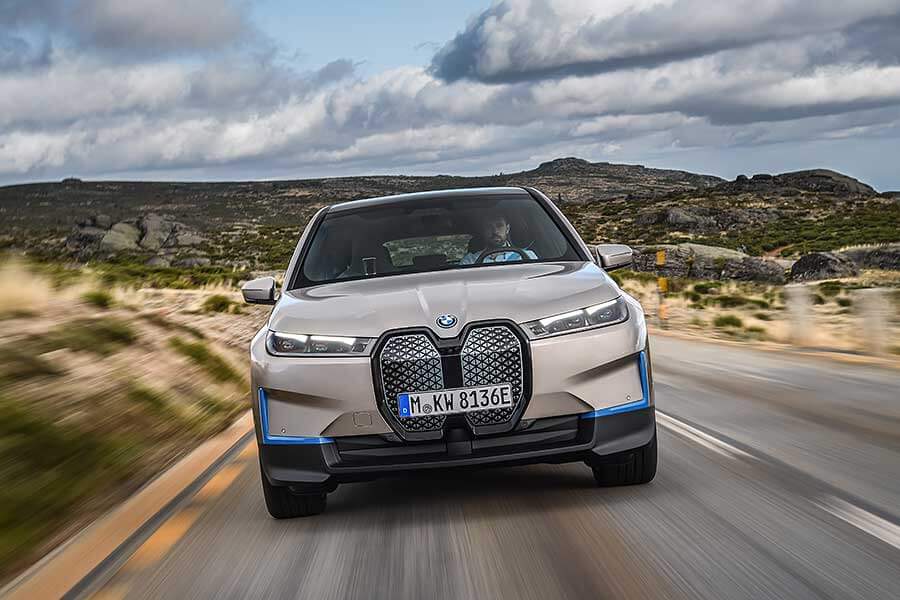 走完量產前的最後一哩路，寶馬的全新未來就從BMW iX展開。