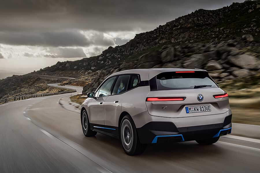 走完量產前的最後一哩路，寶馬的全新未來就從BMW iX展開。