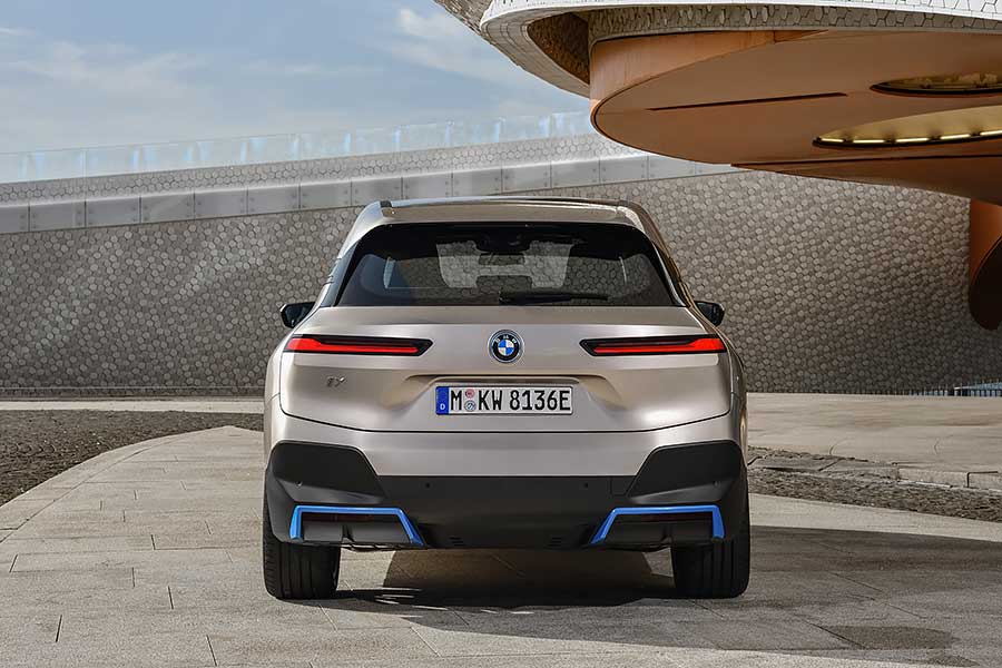 走完量產前的最後一哩路，寶馬的全新未來就從BMW iX展開。