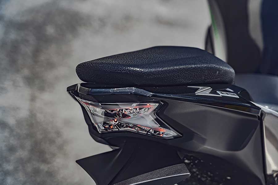 TG本日慕名兩大川崎名角而來,一部能順風隨行遨遊四海的公升忍者,另號人物則是身肩經典Z字號擔任頭號性能一哥Z H2,上看二百匹的機械公敵及什麼都恰到好處的跑旅銘機能造出怎麼樣的火花呢,雙方又會激出什麼樣的意想不到哩~