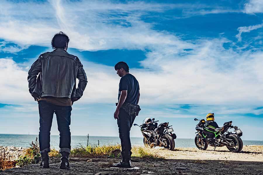 TG本日慕名兩大川崎名角而來,一部能順風隨行遨遊四海的公升忍者,另號人物則是身肩經典Z字號擔任頭號性能一哥Z H2,上看二百匹的機械公敵及什麼都恰到好處的跑旅銘機能造出怎麼樣的火花呢,雙方又會激出什麼樣的意想不到哩~