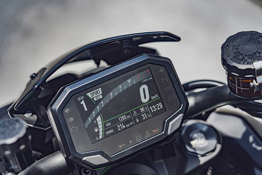 TG本日慕名兩大川崎名角而來,一部能順風隨行遨遊四海的公升忍者,另號人物則是身肩經典Z字號擔任頭號性能一哥Z H2,上看二百匹的機械公敵及什麼都恰到好處的跑旅銘機能造出怎麼樣的火花呢,雙方又會激出什麼樣的意想不到哩~