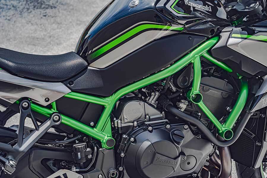 TG本日慕名兩大川崎名角而來,一部能順風隨行遨遊四海的公升忍者,另號人物則是身肩經典Z字號擔任頭號性能一哥Z H2,上看二百匹的機械公敵及什麼都恰到好處的跑旅銘機能造出怎麼樣的火花呢,雙方又會激出什麼樣的意想不到哩~