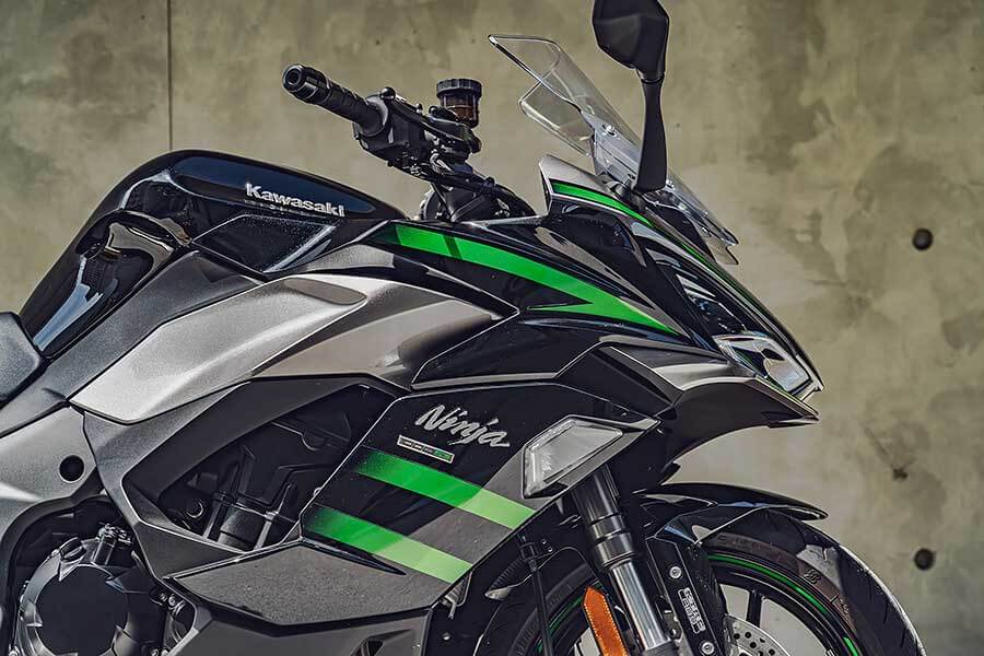 TG本日慕名兩大川崎名角而來,一部能順風隨行遨遊四海的公升忍者,另號人物則是身肩經典Z字號擔任頭號性能一哥Z H2,上看二百匹的機械公敵及什麼都恰到好處的跑旅銘機能造出怎麼樣的火花呢,雙方又會激出什麼樣的意想不到哩~