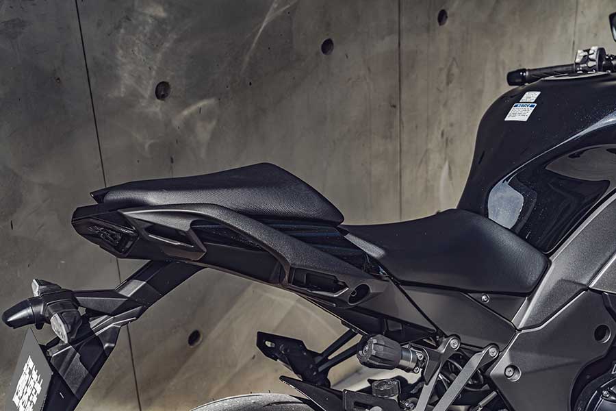 TG本日慕名兩大川崎名角而來,一部能順風隨行遨遊四海的公升忍者,另號人物則是身肩經典Z字號擔任頭號性能一哥Z H2,上看二百匹的機械公敵及什麼都恰到好處的跑旅銘機能造出怎麼樣的火花呢,雙方又會激出什麼樣的意想不到哩~