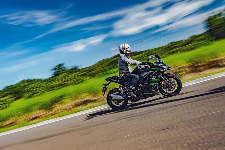 TG本日慕名兩大川崎名角而來,一部能順風隨行遨遊四海的公升忍者,另號人物則是身肩經典Z字號擔任頭號性能一哥Z H2,上看二百匹的機械公敵及什麼都恰到好處的跑旅銘機能造出怎麼樣的火花呢,雙方又會激出什麼樣的意想不到哩~