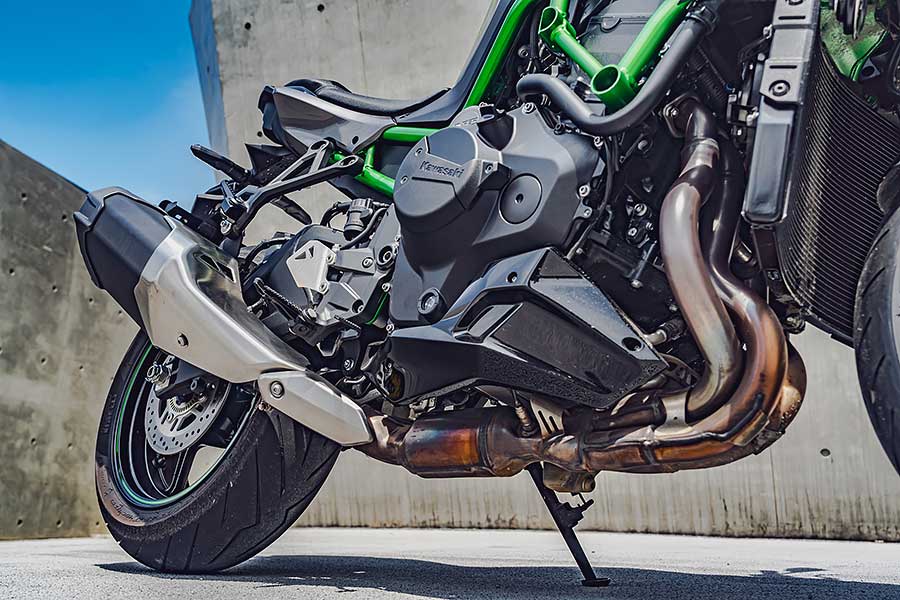 TG本日慕名兩大川崎名角而來,一部能順風隨行遨遊四海的公升忍者,另號人物則是身肩經典Z字號擔任頭號性能一哥Z H2,上看二百匹的機械公敵及什麼都恰到好處的跑旅銘機能造出怎麼樣的火花呢,雙方又會激出什麼樣的意想不到哩~