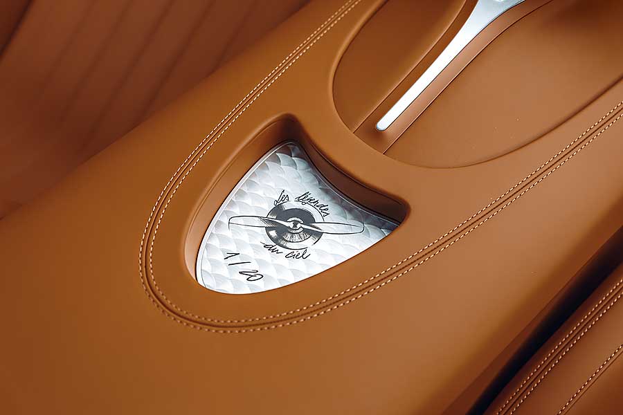 開超跑就像開飛機一樣,需要有過人的十足勇氣,而雙方面都曾涉略的布加迪更是熟知其中道理。