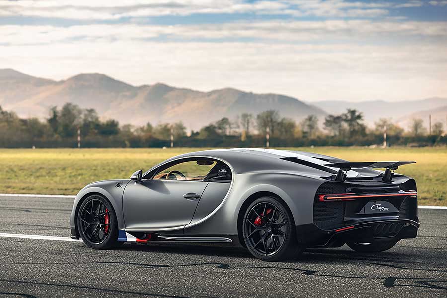 開超跑就像開飛機一樣,需要有過人的十足勇氣,而雙方面都曾涉略的布加迪更是熟知其中道理。