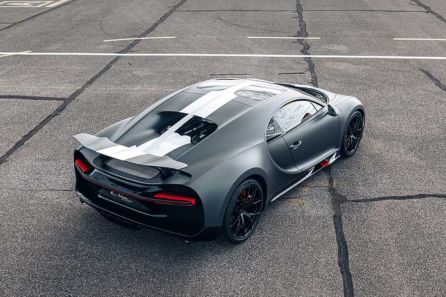 開超跑就像開飛機一樣,需要有過人的十足勇氣,而雙方面都曾涉略的布加迪更是熟知其中道理。