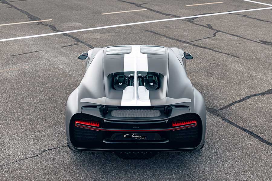 開超跑就像開飛機一樣,需要有過人的十足勇氣,而雙方面都曾涉略的布加迪更是熟知其中道理。