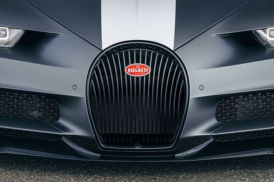 開超跑就像開飛機一樣,需要有過人的十足勇氣,而雙方面都曾涉略的布加迪更是熟知其中道理。