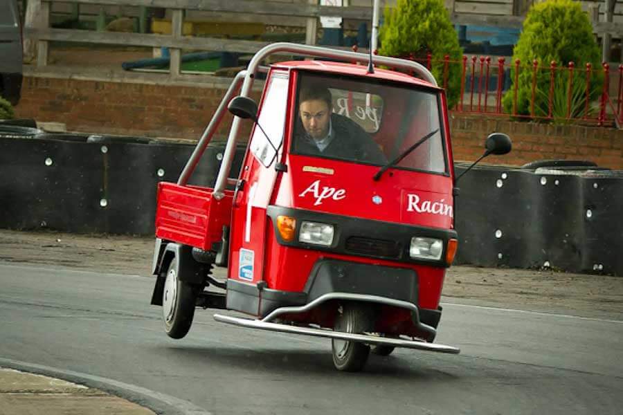 全球武漢肺炎疫情一波未平一波又起,想要和其他人保持安全社交距離,最好的方法就是……