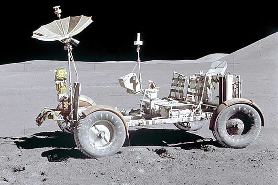 全球武漢肺炎疫情一波未平一波又起,想要和其他人保持安全社交距離,最好的方法就是……