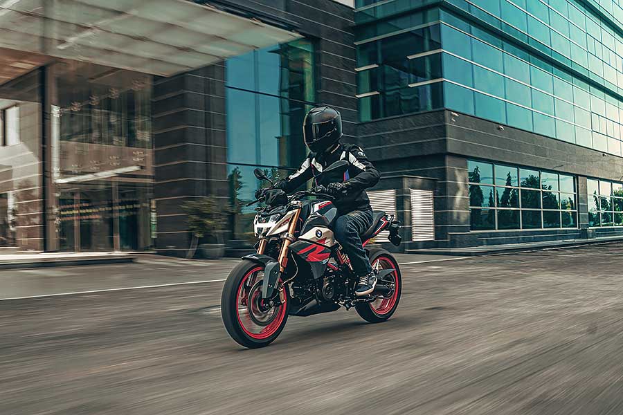 全球武漢肺炎疫情一波未平一波又起,想要和其他人保持安全社交距離,最好的方法就是……