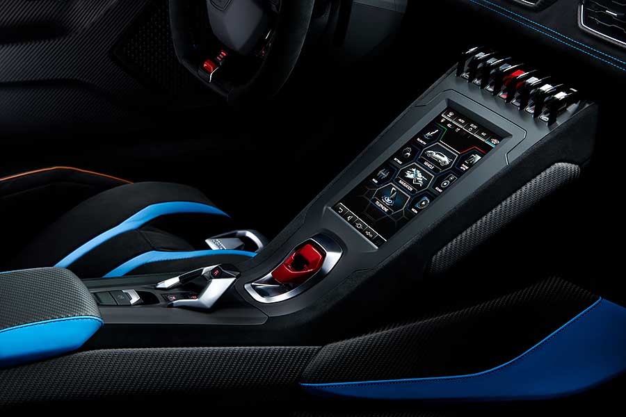 既然都已經用大牛出了終極賽道兵器,那麼小牛又有什麼理由何樂而不為呢?