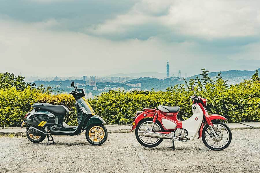 過去的屁孩,現在進行式的大叔,生長在7.80年代的我們很幸運,除了能體會時代的轉變,更經歷過所謂二輪工業時代的蛻變期;今天就請來貳位年近四十的大叔來天橋底下說書,說的並非是人生常態大道理,而是從小到大對於兩顆輪子跑的國民機動車回憶與迷戀