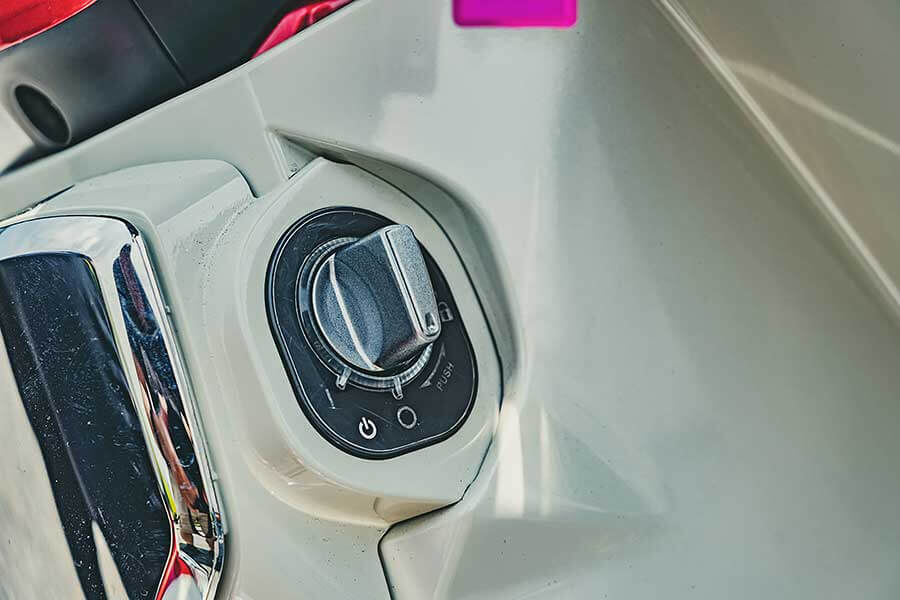 supercub>s300-30 過去的屁孩,現在進行式的大叔,生長在7.80年代的我們很幸運,除了能體會時代的轉變,更經歷過所謂二輪工業時代的蛻變期;今天就請來貳位年近四十的大叔來天橋底下說書,說的並非是人生常態大道理,而是從小到大對於兩顆輪子跑的國民機動車回憶與迷戀