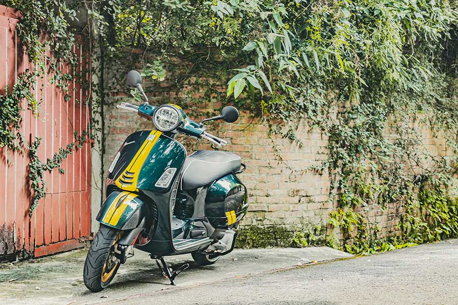 過去的屁孩,現在進行式的大叔,生長在7.80年代的我們很幸運,除了能體會時代的轉變,更經歷過所謂二輪工業時代的蛻變期;今天就請來貳位年近四十的大叔來天橋底下說書,說的並非是人生常態大道理,而是從小到大對於兩顆輪子跑的國民機動車回憶與迷戀