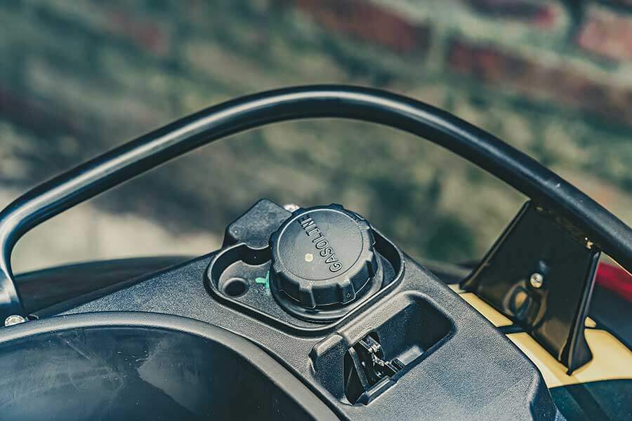 supercub>s300-41 過去的屁孩,現在進行式的大叔,生長在7.80年代的我們很幸運,除了能體會時代的轉變,更經歷過所謂二輪工業時代的蛻變期;今天就請來貳位年近四十的大叔來天橋底下說書,說的並非是人生常態大道理,而是從小到大對於兩顆輪子跑的國民機動車回憶與迷戀