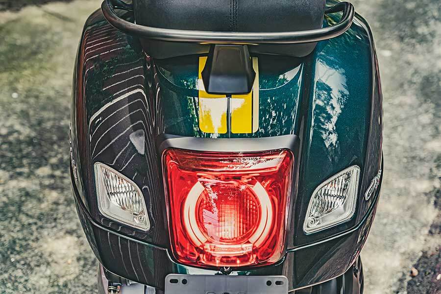 supercub>s300-43 過去的屁孩,現在進行式的大叔,生長在7.80年代的我們很幸運,除了能體會時代的轉變,更經歷過所謂二輪工業時代的蛻變期;今天就請來貳位年近四十的大叔來天橋底下說書,說的並非是人生常態大道理,而是從小到大對於兩顆輪子跑的國民機動車回憶與迷戀