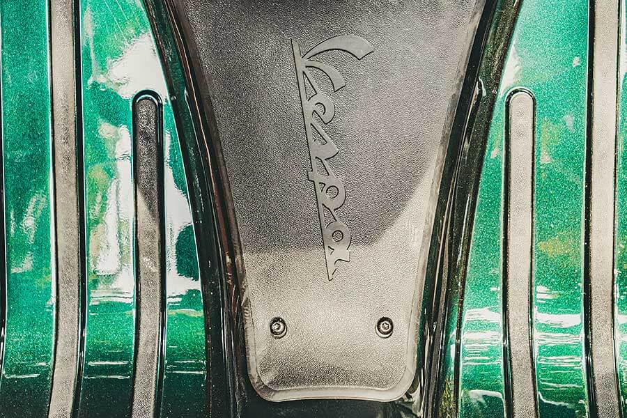 supercub>s300-8 過去的屁孩,現在進行式的大叔,生長在7.80年代的我們很幸運,除了能體會時代的轉變,更經歷過所謂二輪工業時代的蛻變期;今天就請來貳位年近四十的大叔來天橋底下說書,說的並非是人生常態大道理,而是從小到大對於兩顆輪子跑的國民機動車回憶與迷戀