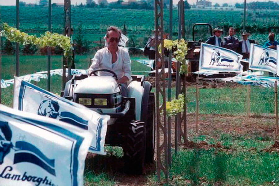 過去常聽老一輩人談論起耕牛對農業社會的貢獻,結果沒想到義大利蠻牛Lamborghini過去還真是靠耕田起家的。