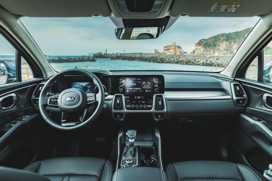 正打算消滅銀行存摺裡的160萬來買一款新SUV迎接新年的話,不妨到各大起亞展間走走看看。