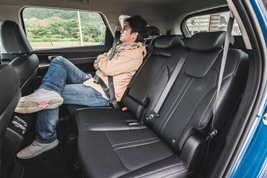 正打算消滅銀行存摺裡的160萬來買一款新SUV迎接新年的話,不妨到各大起亞展間走走看看。