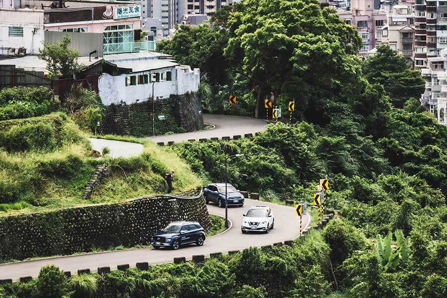 都會小休旅開闢新戰場,Venue以滿腹配備及高機能見長,而日產與起也是否經得起這現代強浪的來襲,讓我們拭目以待。