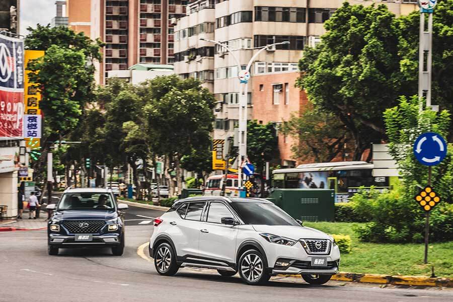 都會小休旅開闢新戰場,Venue以滿腹配備及高機能見長,而日產與起也是否經得起這現代強浪的來襲,讓我們拭目以待。