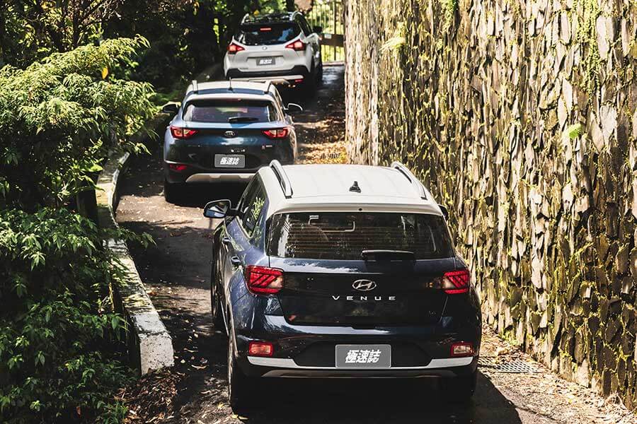 都會小休旅開闢新戰場,Venue以滿腹配備及高機能見長,而日產與起也是否經得起這現代強浪的來襲,讓我們拭目以待。
