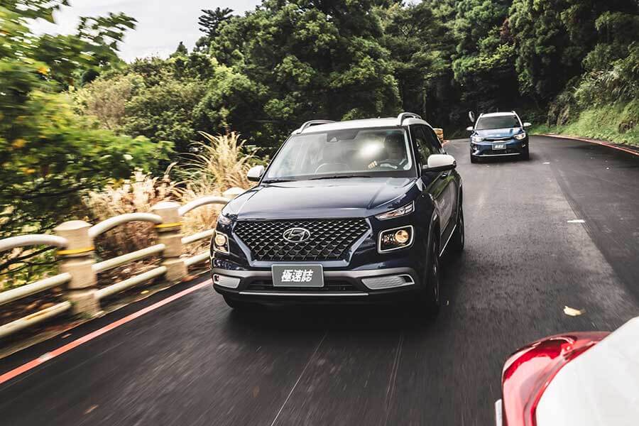 都會小休旅開闢新戰場,Venue以滿腹配備及高機能見長,而日產與起也是否經得起這現代強浪的來襲,讓我們拭目以待。