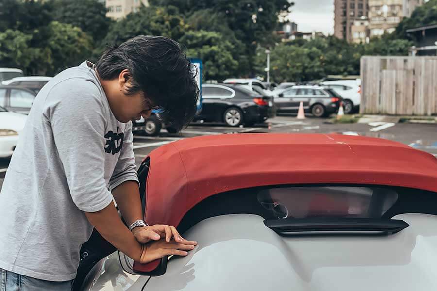 不論六速手排還是七速PDK,這都是一輛非常扣人心弦的敞篷跑車。