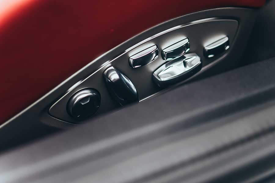 不論六速手排還是七速PDK,這都是一輛非常扣人心弦的敞篷跑車。