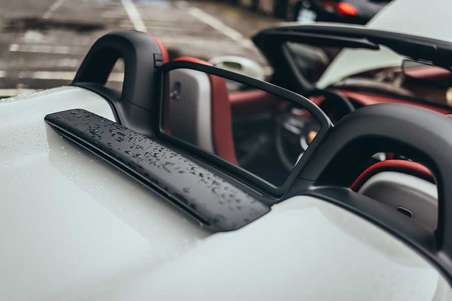 不論六速手排還是七速PDK,這都是一輛非常扣人心弦的敞篷跑車。