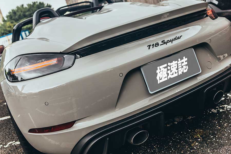 不論六速手排還是七速PDK,這都是一輛非常扣人心弦的敞篷跑車。