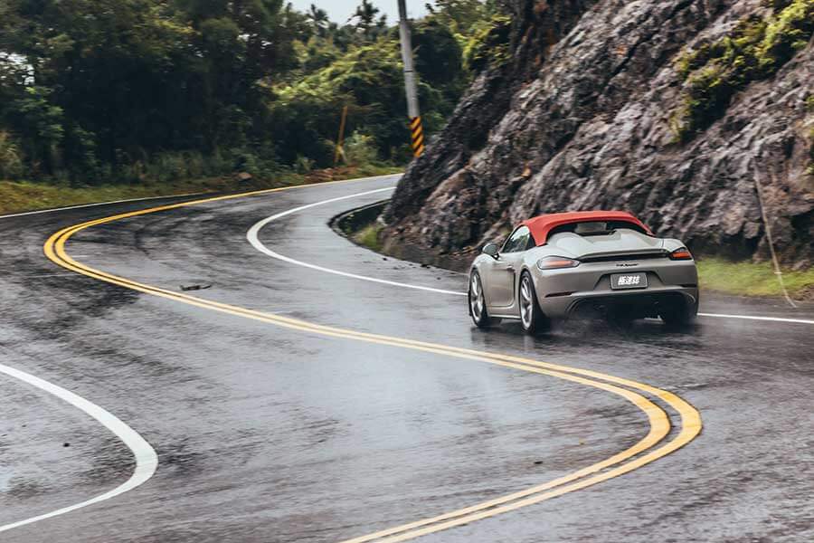 不論六速手排還是七速PDK,這都是一輛非常扣人心弦的敞篷跑車。