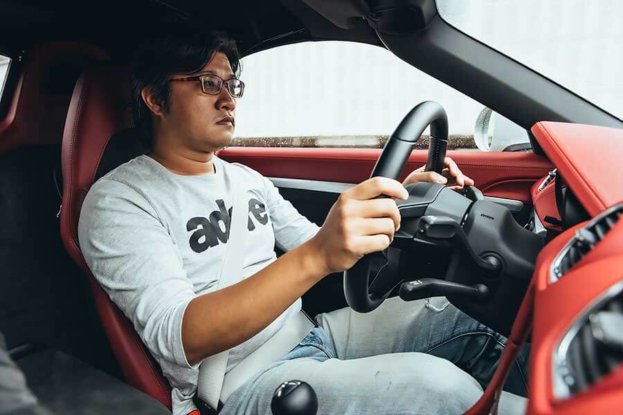 不論六速手排還是七速PDK,這都是一輛非常扣人心弦的敞篷跑車。