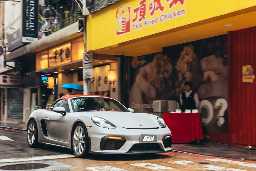 不論六速手排還是七速PDK,這都是一輛非常扣人心弦的敞篷跑車。