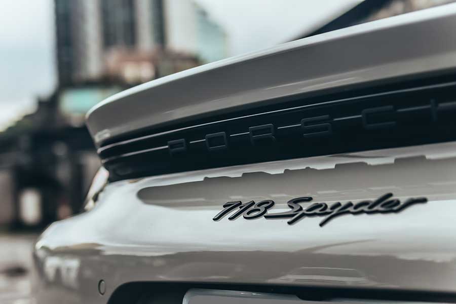 不論六速手排還是七速PDK,這都是一輛非常扣人心弦的敞篷跑車。