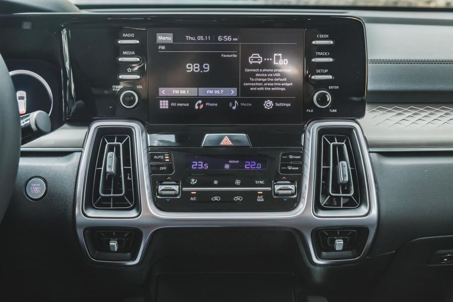 正打算消滅銀行存摺裡的160萬來買一款新SUV迎接新年的話,不妨到各大起亞展間走走看看。