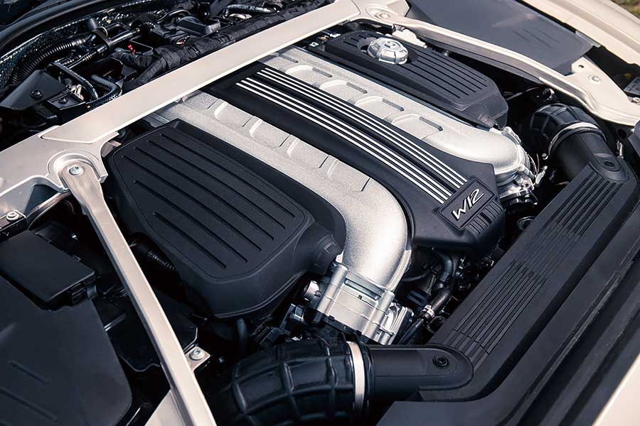 君可知,所謂豪華享受,意思並不限於寄身後座呼呼大睡,這兩部車之中便有一方符合此一要求。那麼世上最美好的汽車到底出自何門何派呢?