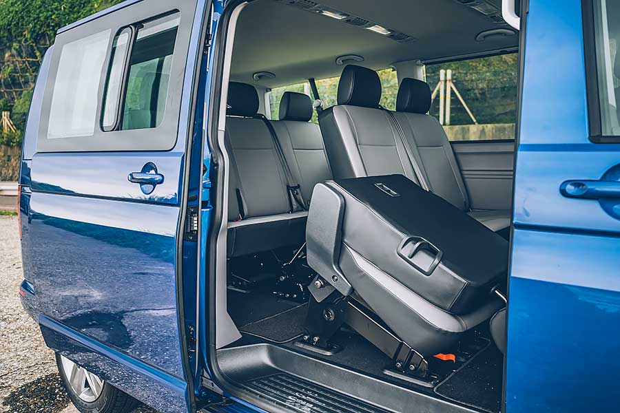 Caravelle不愧是商旅車中的佼佼者,全車均衡的造車工藝足以令人信服,但少了車道偏移一味淡了些。